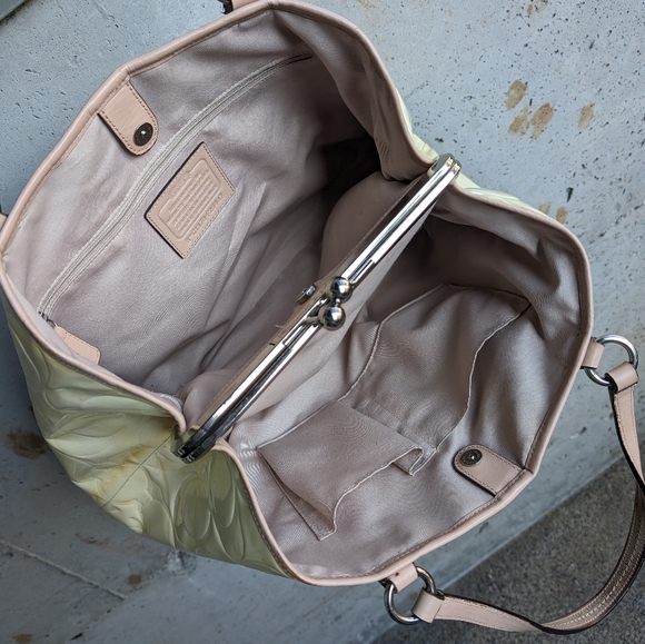 Coach Peyton Parent Embossed Purse - Picture 14 of 16